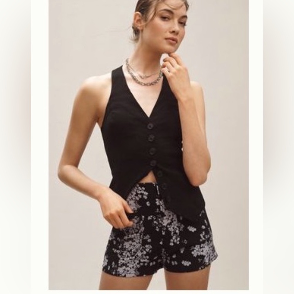 Maeve Anthropologie Collette Shorts Magic Fabric black with purple flowers